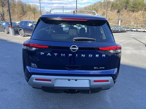 2025 Nissan Pathfinder SL 4WD