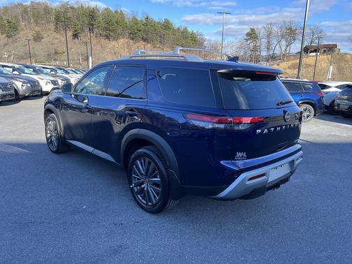 2025 Nissan Pathfinder SL 4WD