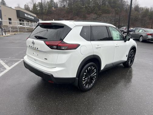 Everest White Pearl Tricoat 2026 Nissan Rogue Dark Armor