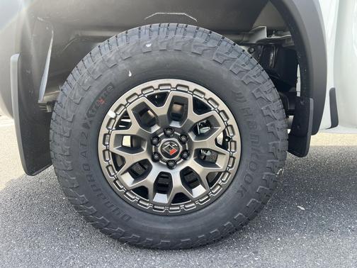 Glacier White 2026 Nissan Frontier PRO-4X