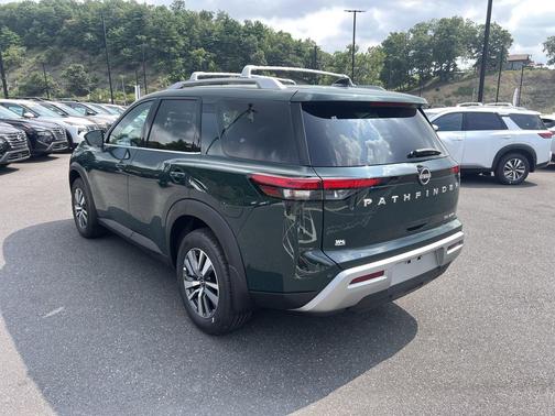 2025 Nissan Pathfinder SL 4WD