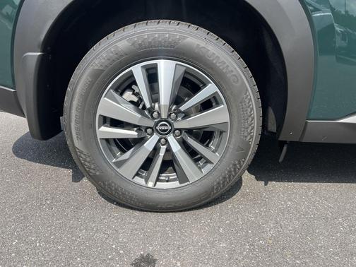 2025 Nissan Pathfinder SL 4WD