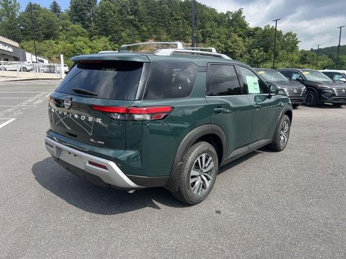2025 Nissan Pathfinder SL 4WD