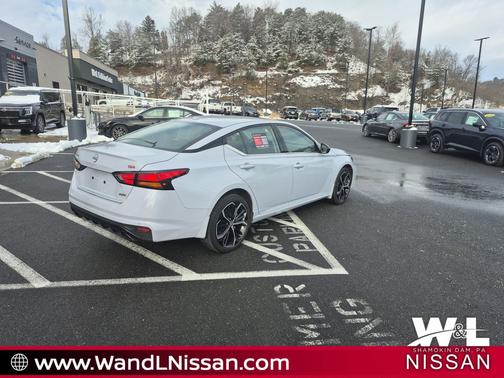 2024 Nissan Altima SR Intelligent AWD