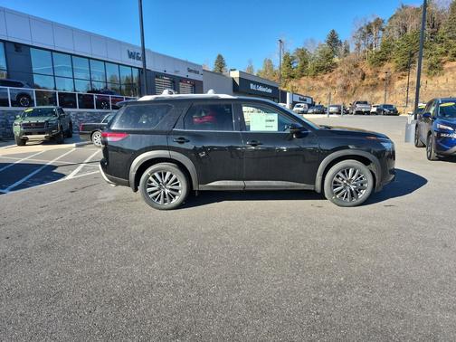 2025 Nissan Pathfinder SL 4WD