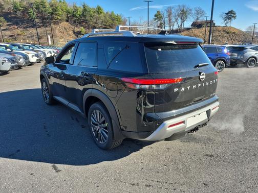 2025 Nissan Pathfinder SL 4WD
