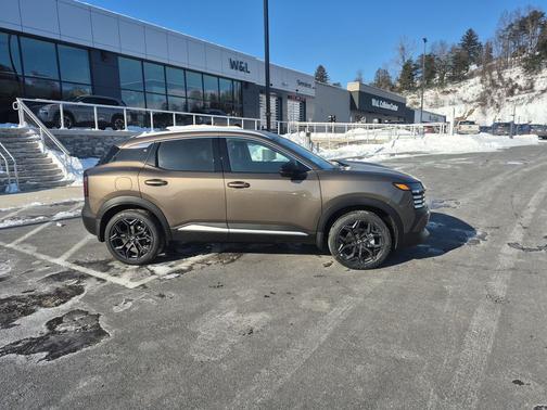 Canyon Bronze Metallic 2026 Nissan Kicks SR