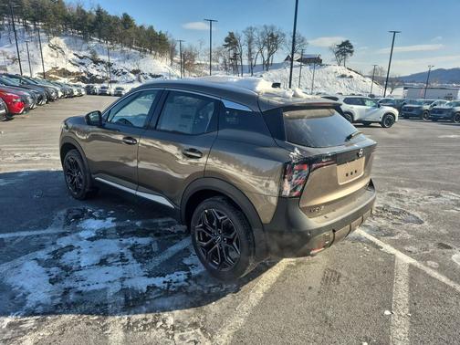 Canyon Bronze Metallic 2026 Nissan Kicks SR