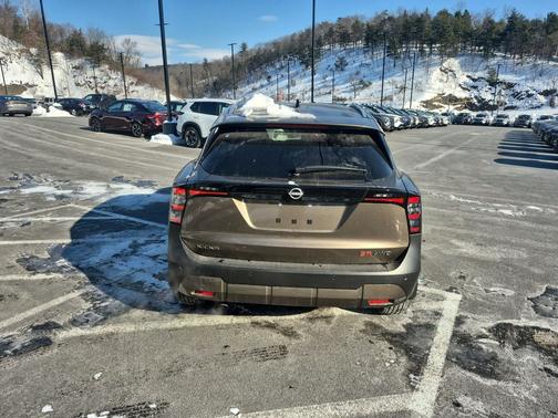 Canyon Bronze Metallic 2026 Nissan Kicks SR