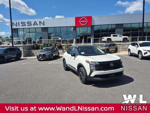 Aspen White Tricoat/Super Black 2026 Nissan Kicks SR