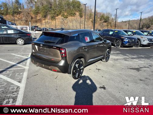 2025 Nissan Kicks SR