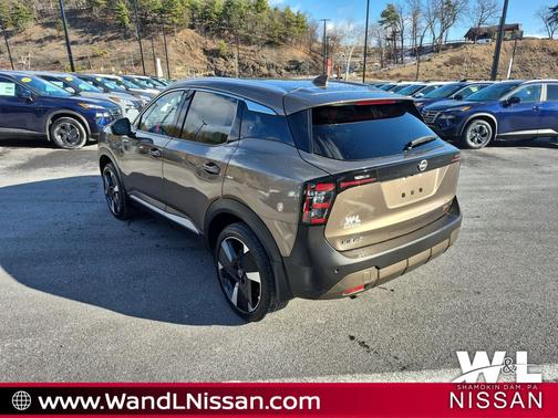 2025 Nissan Kicks SR