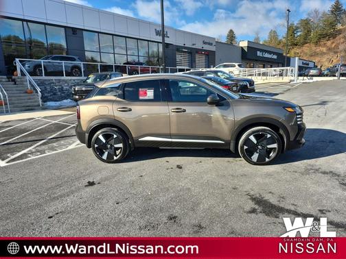 2025 Nissan Kicks SR