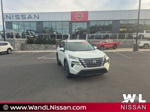 Everest White Pearl Tricoat 2026 Nissan Rogue SV