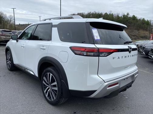 2025 Nissan Pathfinder Platinum 4WD