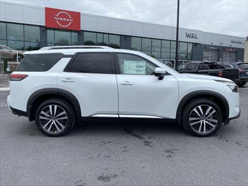 2025 Nissan Pathfinder Platinum 4WD