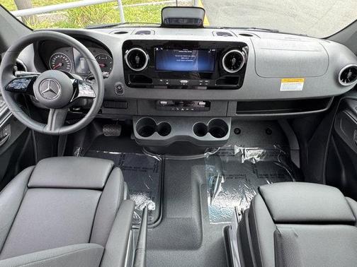 2025 Mercedes-Benz Sprinter 2500 Standard Roof