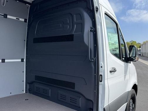 2025 Mercedes-Benz Sprinter 2500 Standard Roof