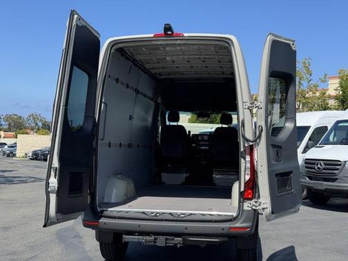 2025 Mercedes-Benz Sprinter 2500