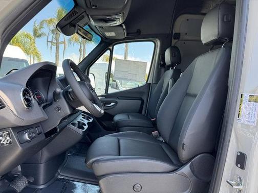 2025 Mercedes-Benz Sprinter 2500