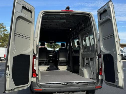 2025 Mercedes-Benz Sprinter 2500