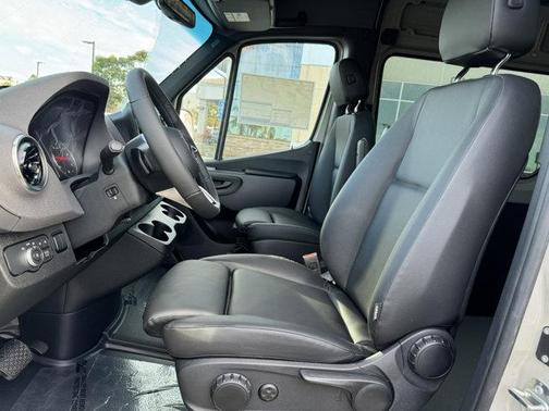 2025 Mercedes-Benz Sprinter 2500
