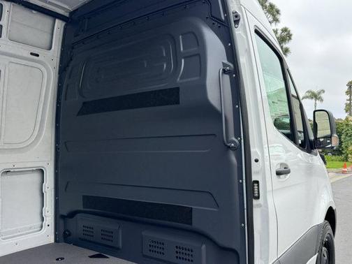 2025 Mercedes-Benz Sprinter 2500 Standard Roof