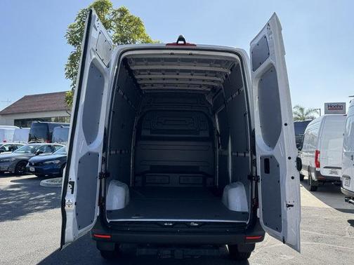 2025 Mercedes-Benz Sprinter 2500 Standard Roof