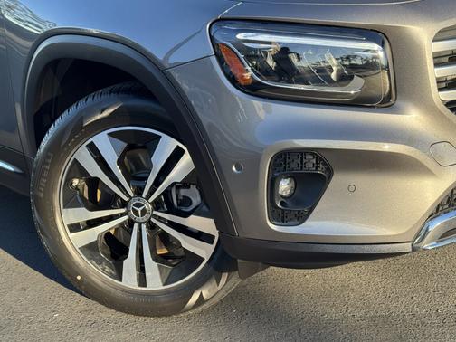 2025 Mercedes-Benz GLB 250 