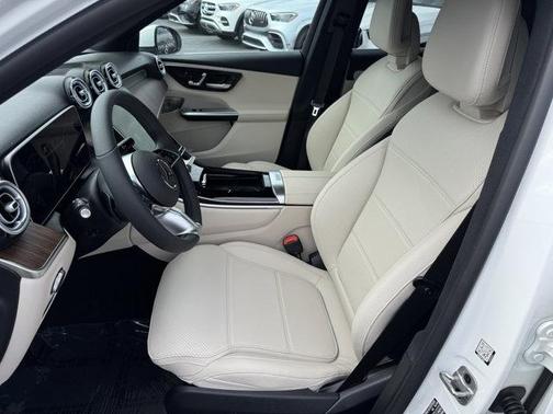 2025 Mercedes-Benz GLC 300 Base