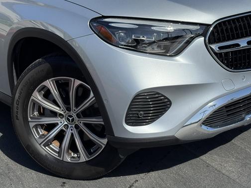 Cirrus Silver Metallic 2023 Mercedes-Benz GLC 300 4MATIC