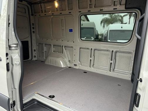2025 Mercedes-Benz Sprinter 2500 Standard Roof