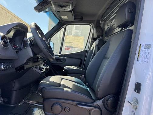 2025 Mercedes-Benz Sprinter 2500 Standard Roof