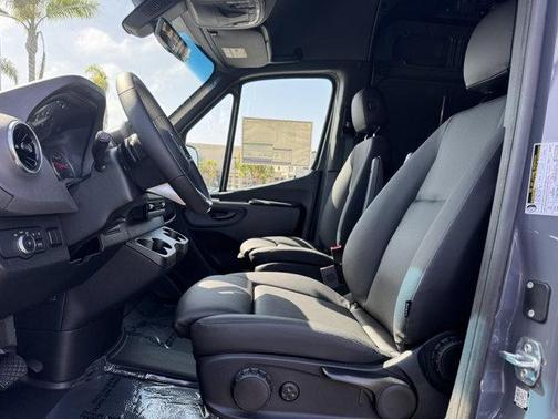 2025 Mercedes-Benz Sprinter 2500 Standard Roof