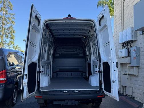 2025 Mercedes-Benz Sprinter 2500 Standard Roof