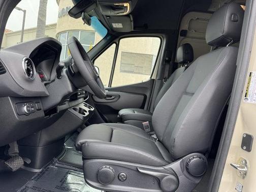 2025 Mercedes-Benz Sprinter 2500 Standard Roof