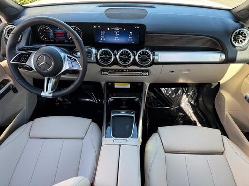 Polar White 2026 Mercedes-Benz GLB 250 Base 4MATIC