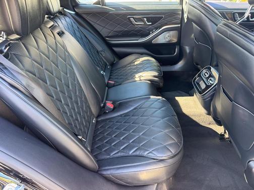 Obsidian Black 2027 Mercedes-Benz S-Class 580