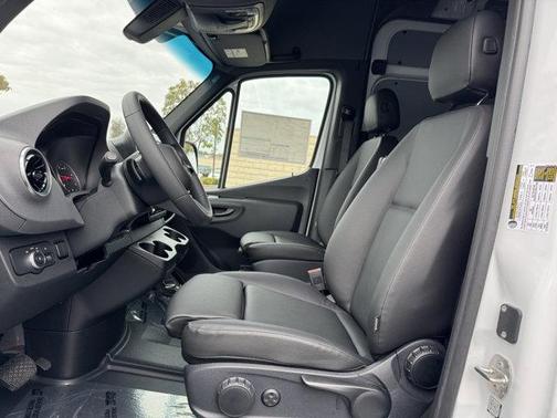 2025 Mercedes-Benz Sprinter 2500 Standard Roof