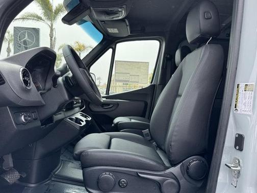 2025 Mercedes-Benz Sprinter 2500 Standard Roof