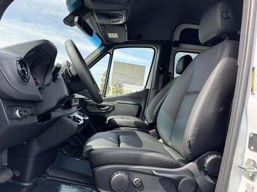 2025 Mercedes-Benz Sprinter 2500 Standard Roof