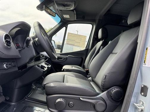 2025 Mercedes-Benz Sprinter 2500 Standard Roof
