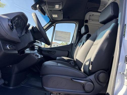 2025 Mercedes-Benz Sprinter 2500 Standard Roof