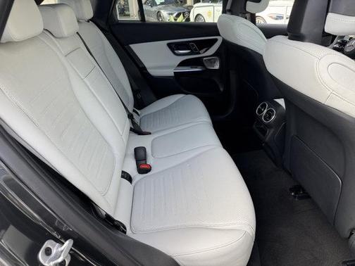 2025 Mercedes-Benz GLC 350e Base