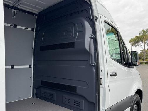 2025 Mercedes-Benz Sprinter 2500 Standard Roof