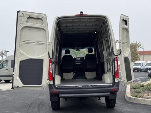 2025 Mercedes-Benz Sprinter 2500 Standard Roof