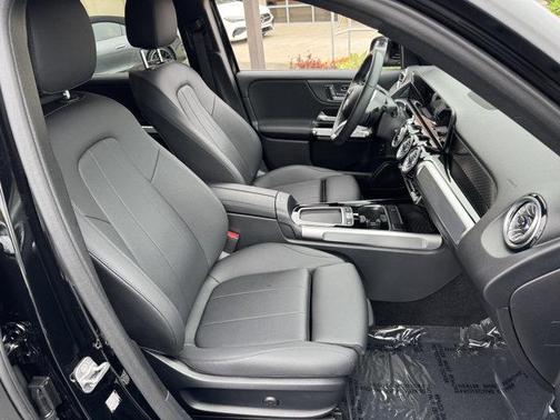 2025 Mercedes-Benz GLB 250 4MATIC