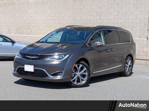 Granite Crystal Metallic Clearcoat 2017 Chrysler Pacifica Limited