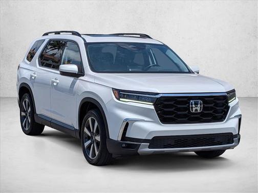 Platinum White Pearl 2025 Honda Pilot Touring 8-Passenger