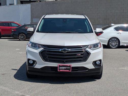Iridescent Pearl Tricoat 2020 Chevrolet Traverse RS
